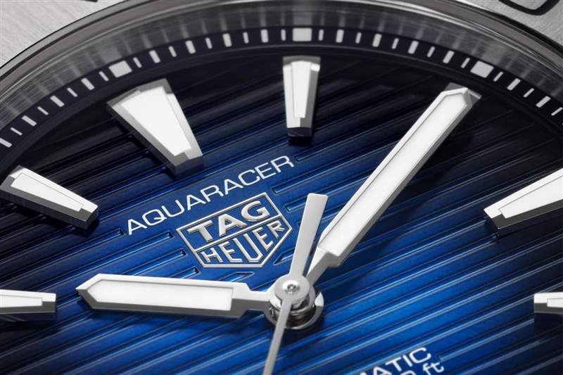 運動款的主戰(zhàn)力！泰格豪雅Aquaracer再推Professional 200新支線