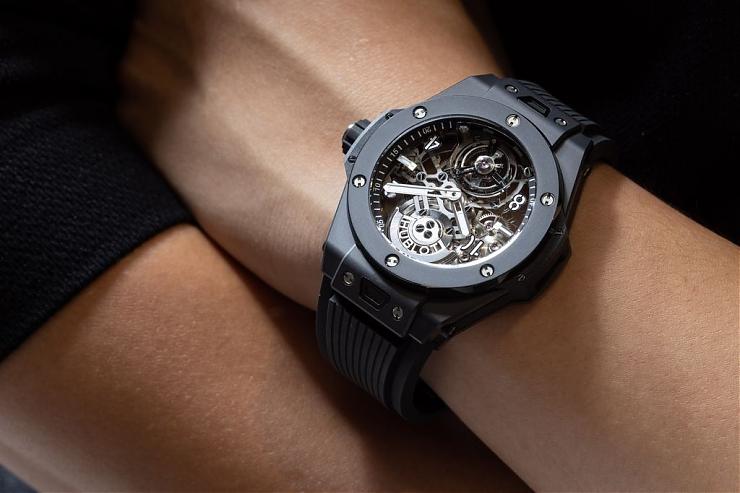 HUBLOT - 開創(chuàng)高性能復雜功能腕表的全新面貌宇舶大爆炸系列魔力黑陶瓷陀飛輪腕表