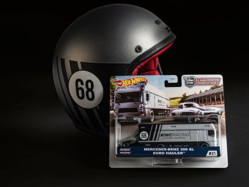 萬國表和風火輪伙伴進行酷炫的合作