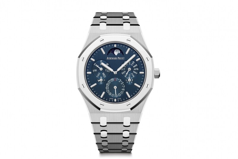 本來復雜的萬年歷表一向予人很厚重的感覺，但在愛彼的妙筆下，復雜，也