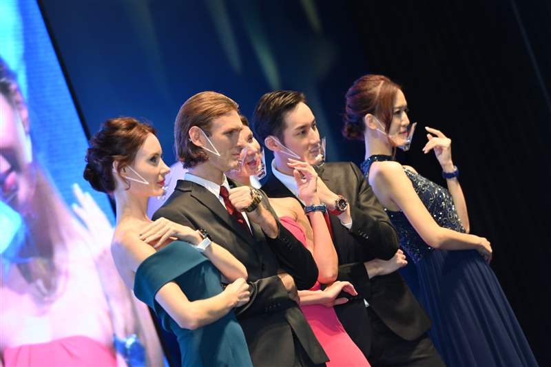 今年鐘表展以「與時(shí)約定」為主題，設(shè)有不同焦點(diǎn)展區(qū)，當(dāng)中包括永恒歲月、World Brand Piazza、 潮流時(shí)尚、巧匠瑰寶和機(jī)械及設(shè)備等，匯聚多國品牌，帶來風(fēng)格不同的名貴及潮流腕表。