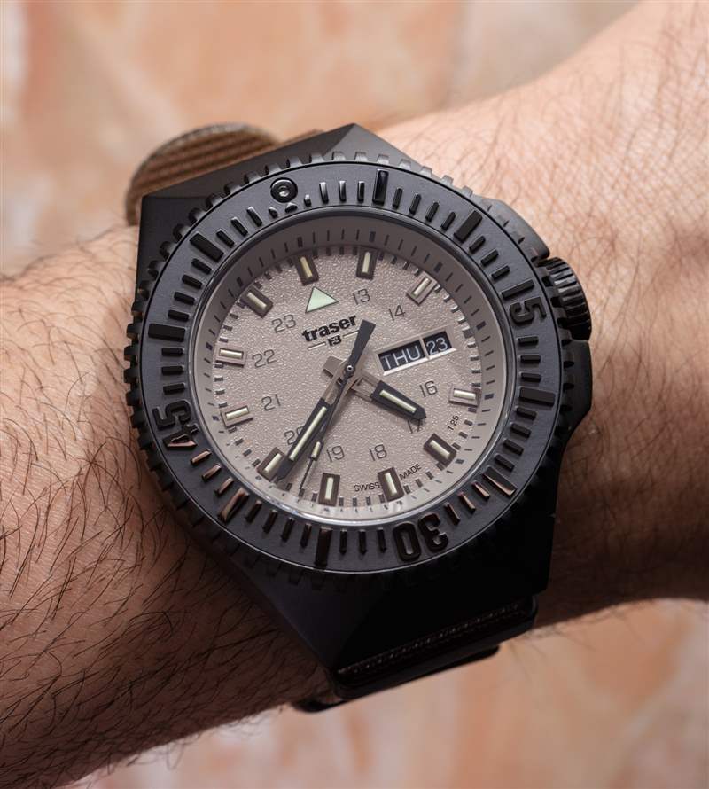 動(dòng)手操作：Traser P69 黑色隱形手表
