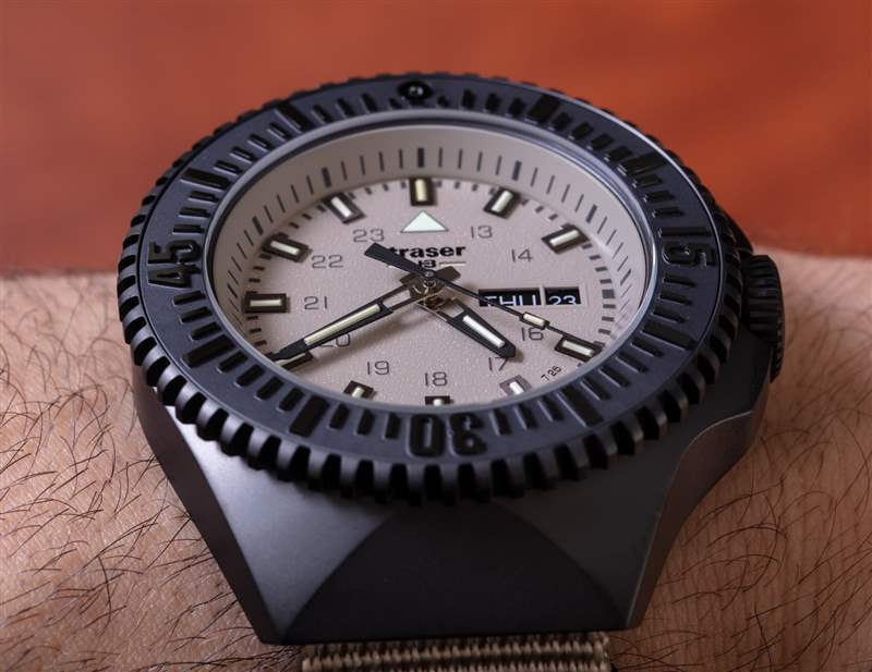 動(dòng)手操作：Traser P69 黑色隱形手表