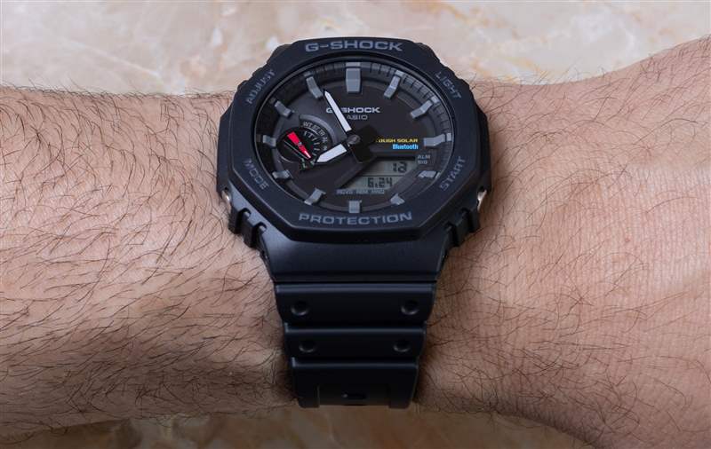 動手操作：卡西歐 G-Shock GA-B2100 手表，配備堅固的太陽能和藍(lán)牙
