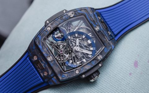 動手：Big Bang 陀飛輪碳黑和藍色手表的宇舶精神