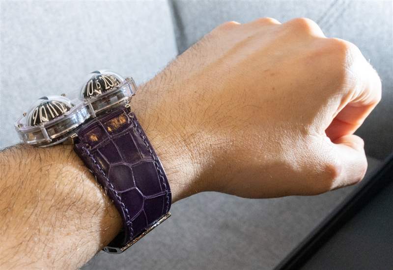 動手操作：MB&F HM3 Frog X Purple Watch