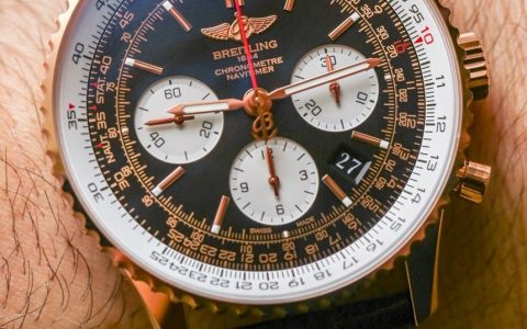 百年靈Navitimer 01金表評論