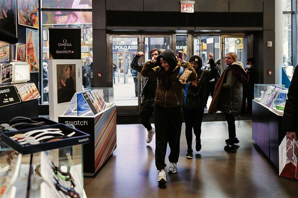 MoonSwatch Launch NYC 在 Swatch 商店內(nèi)