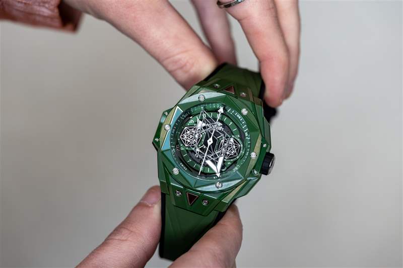 以三個(gè)防刮版本介紹宇舶的紋身靈感手表系列