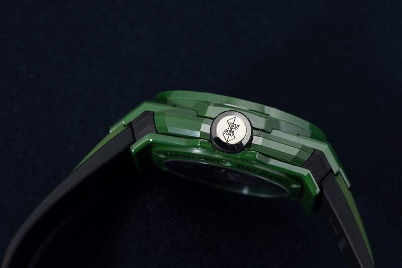 以三個(gè)防刮版本介紹宇舶的紋身靈感手表系列