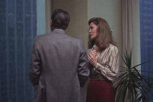 費(fèi)·唐納薇 (Faye Dunaway) 在電影“網(wǎng)絡(luò)”中的一個(gè)場(chǎng)景