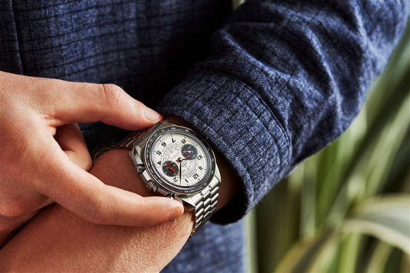 推出歐米茄Speedmaster Chronoscope同軸至臻天文臺計時碼表，配備測速儀、測距儀和脈搏計