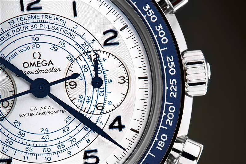 推出歐米茄Speedmaster Chronoscope同軸至臻天文臺計時碼表，配備測速儀、測距儀和脈搏計