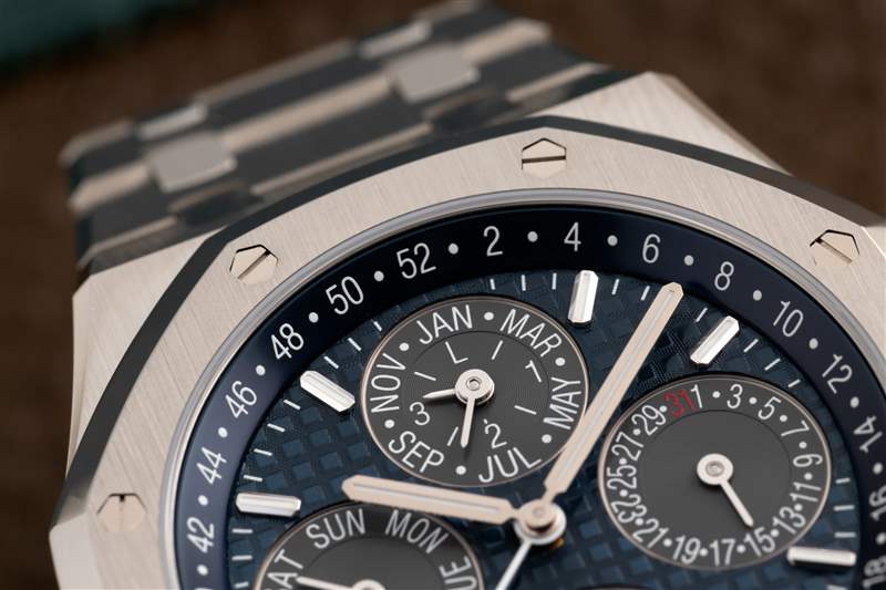 親身體驗全新皇家橡樹萬年歷美國獨家！