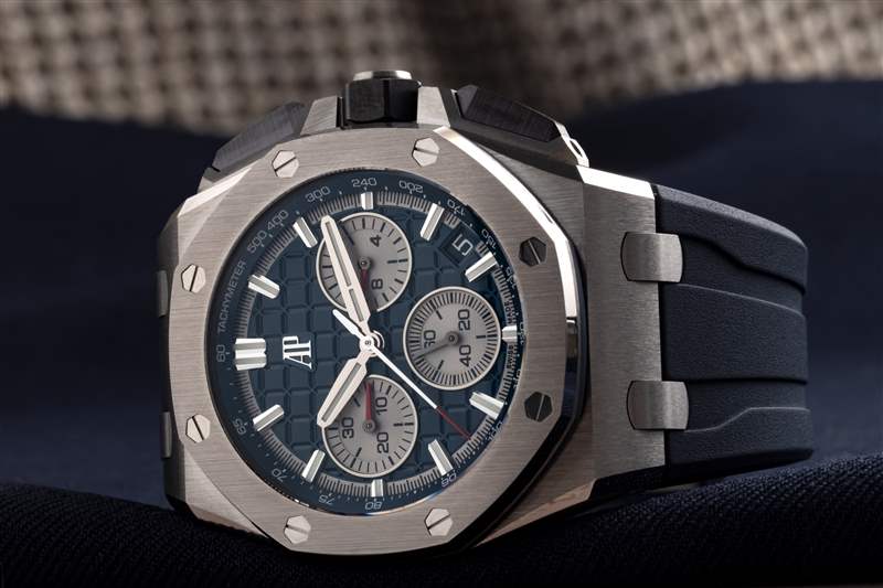 親身體驗(yàn)2021款43毫米皇家橡樹離岸型腕表，搭載自制機(jī)芯4404
