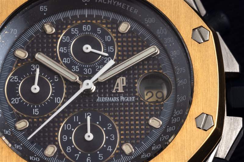 親身體驗(yàn)2021款43毫米皇家橡樹離岸型腕表，搭載自制機(jī)芯4404