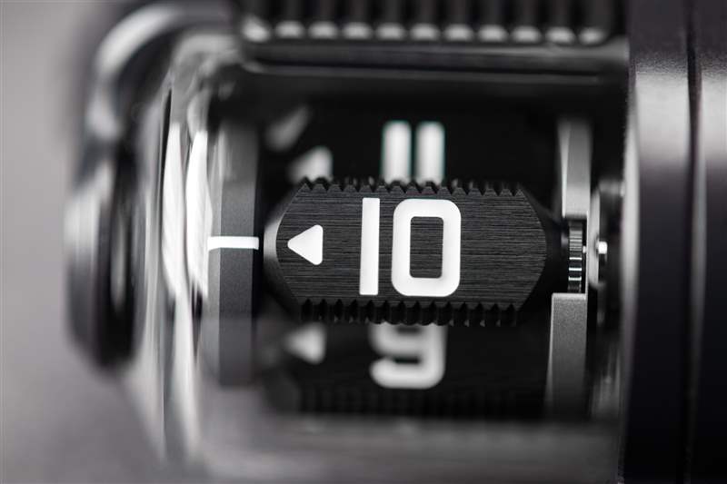 介紹Urwerk以其新的跳躍時(shí)間UR-112繼續(xù)迷惑和著迷