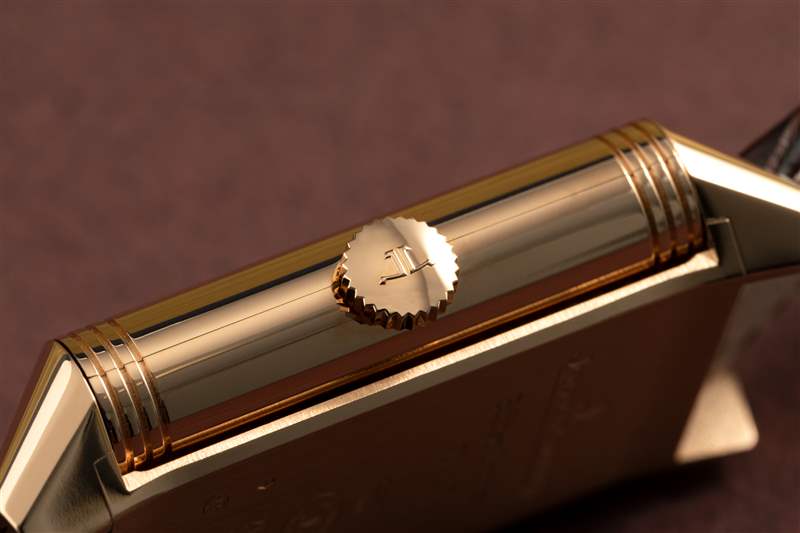 隆重推出Reverso Tribute三問報(bào)時(shí)腕表——兩種面孔，一種聲音