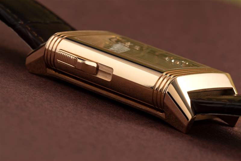 隆重推出Reverso Tribute三問報(bào)時(shí)腕表——兩種面孔，一種聲音