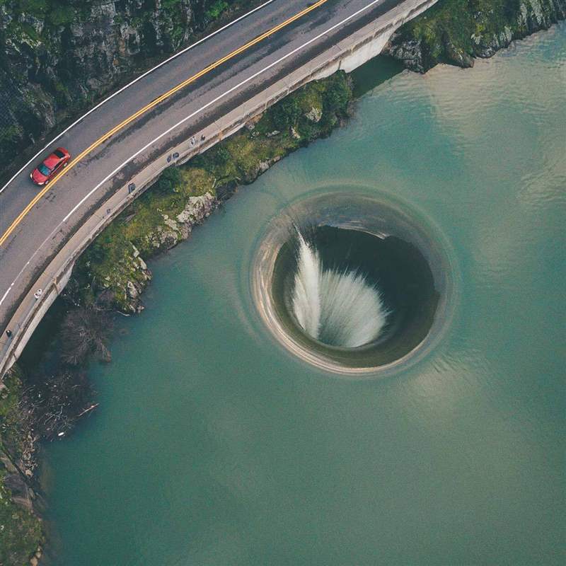 周末圍捕牧場風味鱷魚、英雄夫婦和湖洞