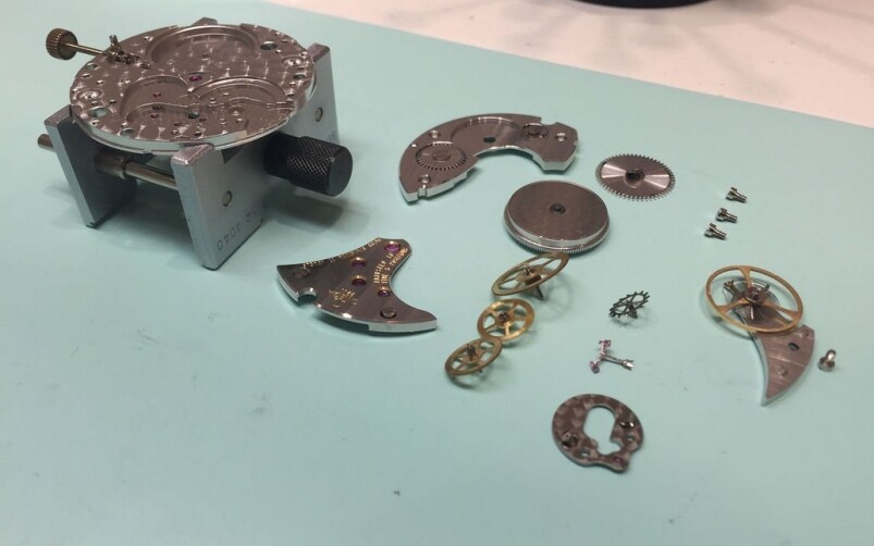 不要想準(zhǔn)確度了，怎也不會夠石英表來的，而且功能一定不及石英表多。 但