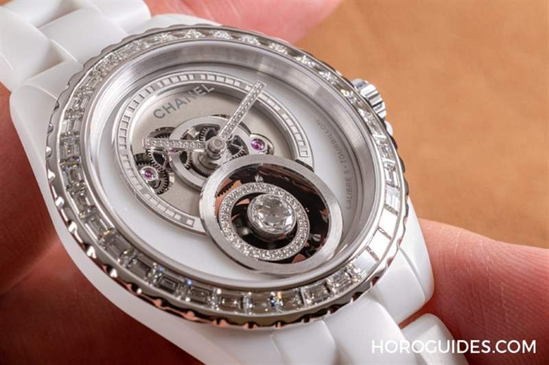 冰霜感藍(lán)寶石水晶、類絲絨感高抗磨陶瓷！ CHANEL祭出兩大高硬度材質(zhì)的全新可能性