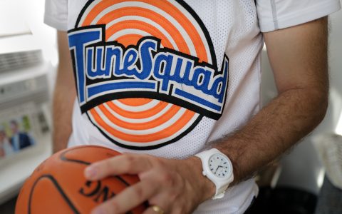 只是因為有第四款“空中大灌籃”手表。上帝幫助我們所有人