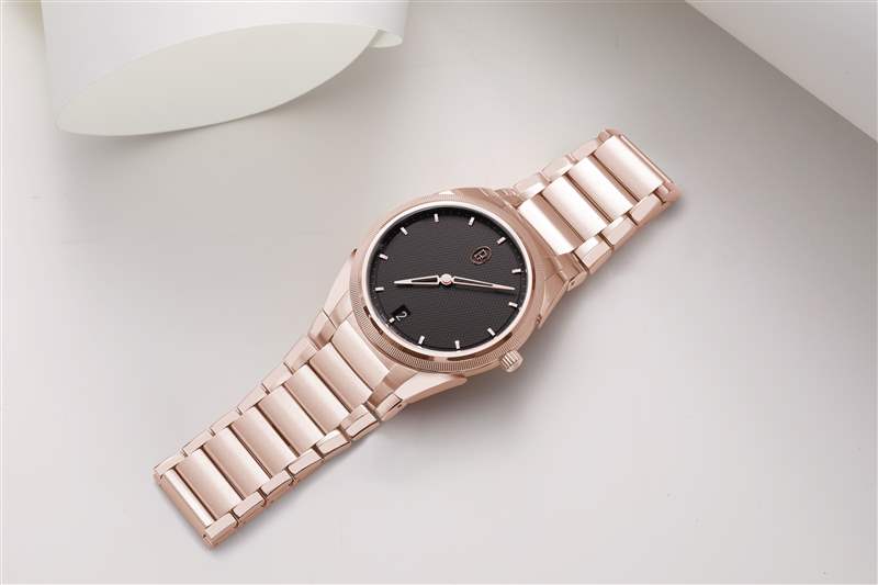 推出帕瑪強(qiáng)尼全新Tonda PF系列是令人激動不已的開始