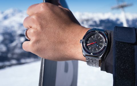 手腕上的一周極其精準的浪琴Ultra-Chron潛水表突破其價格點