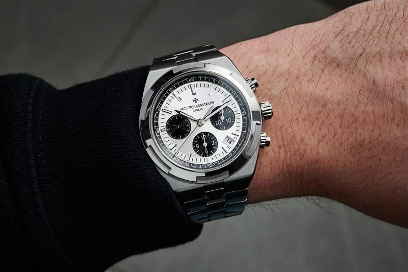 手腕上的江詩丹頓縱橫四海計時碼表熊貓