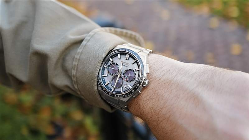 戴上（衛(wèi)星精確）Seiko Astron Solar鈦金屬腕表一周