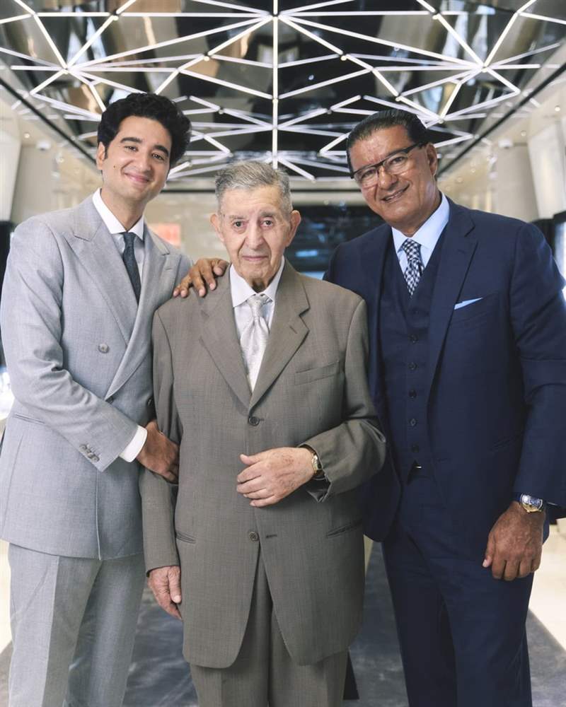 JACOB & CO.新款兩地時間手表創(chuàng)作背景有洋蔥兩套獨立顯示閱讀時間易如反掌