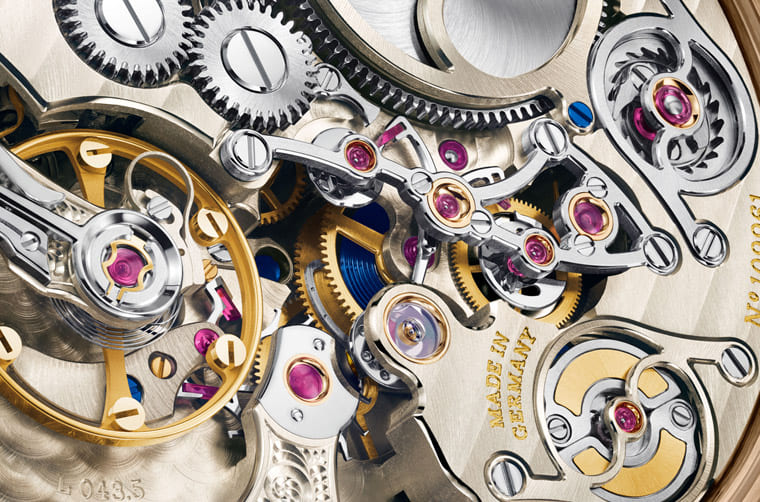 朗格Zeitwerk十進(jìn)制三問表改采品牌獨(dú)家蜂蜜金材質(zhì)亮相