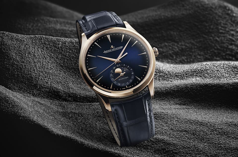 積家Master Ultra超薄大師月相表改玫瑰金材質搭配漸層藍色面盤詮釋雅致型格