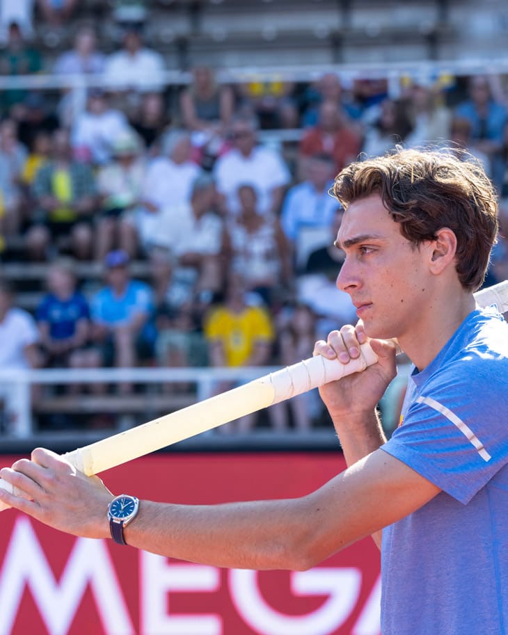 歐米茄Aqua Terra 150米大三針新作：向奧運(yùn)金牌得主Armand Duplantis致敬